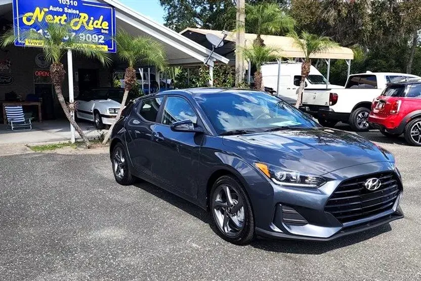2019 Hyundai Veloster 2.0L Premium photo 1