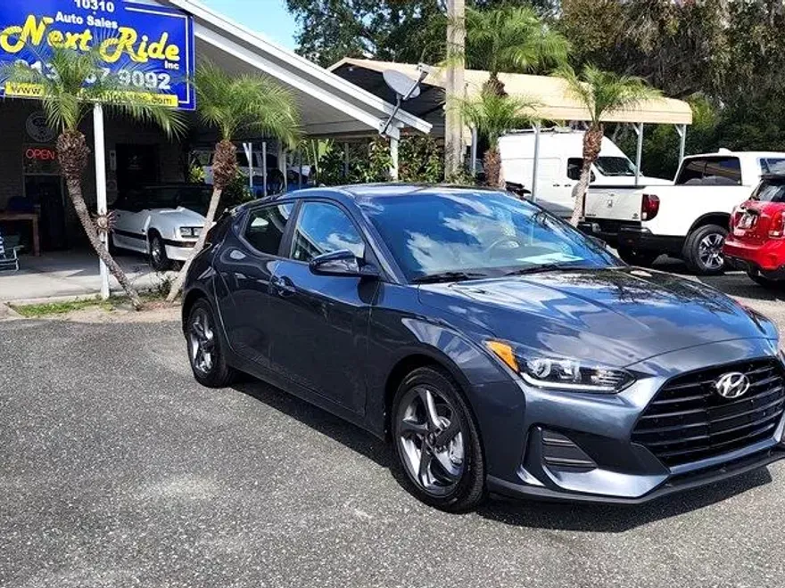 2019 Hyundai Veloster 2.0L Premium photo 1