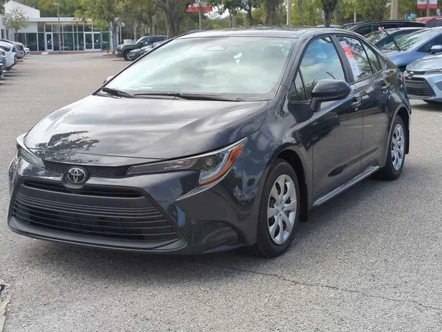 2026 Toyota Corolla LE photo 1