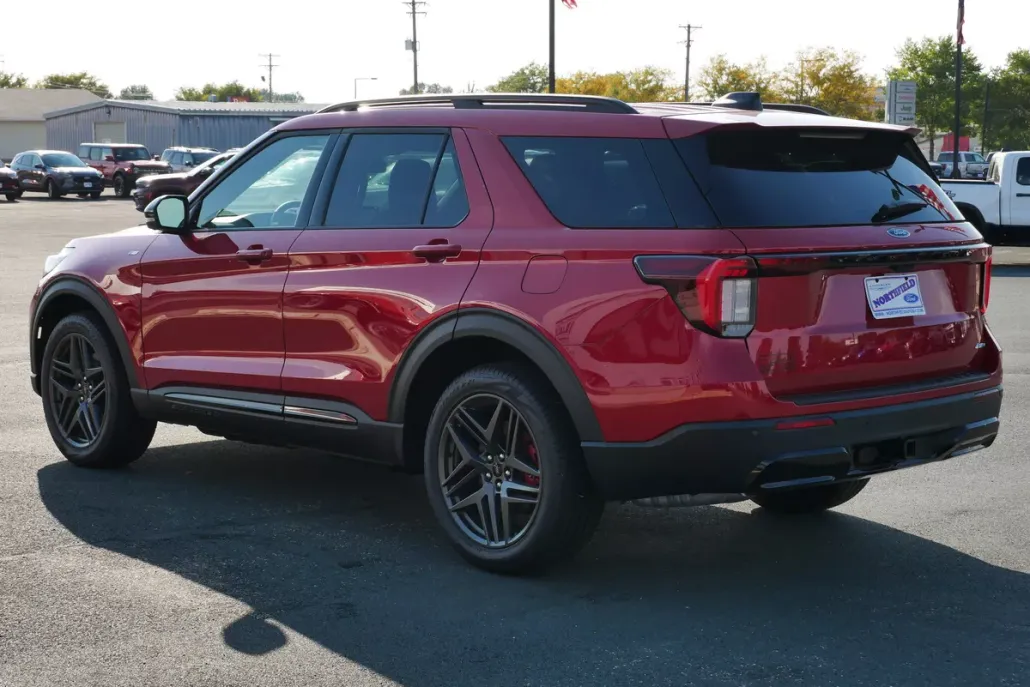 2025 Ford Explorer ST-Line photo 1