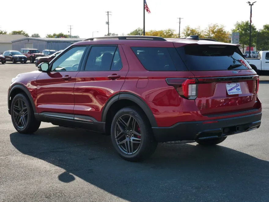 2025 Ford Explorer ST-Line photo 1
