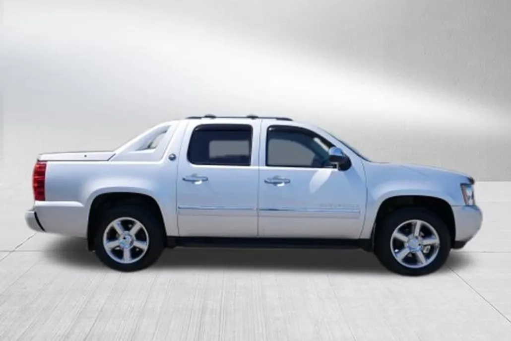2013 Chevrolet Avalanche LTZ photo 1