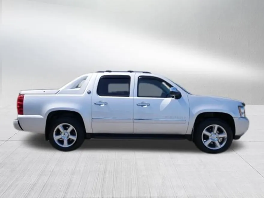2013 Chevrolet Avalanche LTZ photo 1
