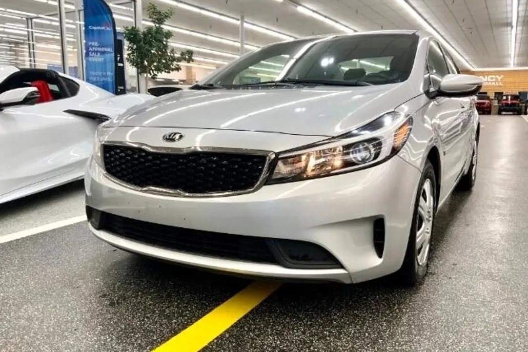 2017 Kia Forte LX photo 1