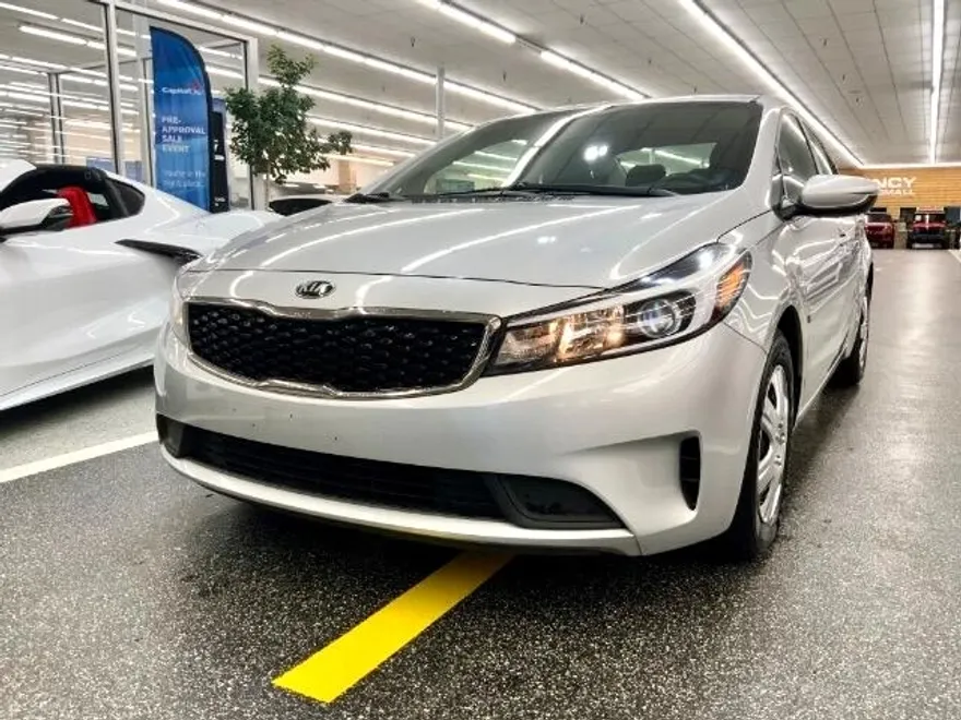 2017 Kia Forte LX photo 1