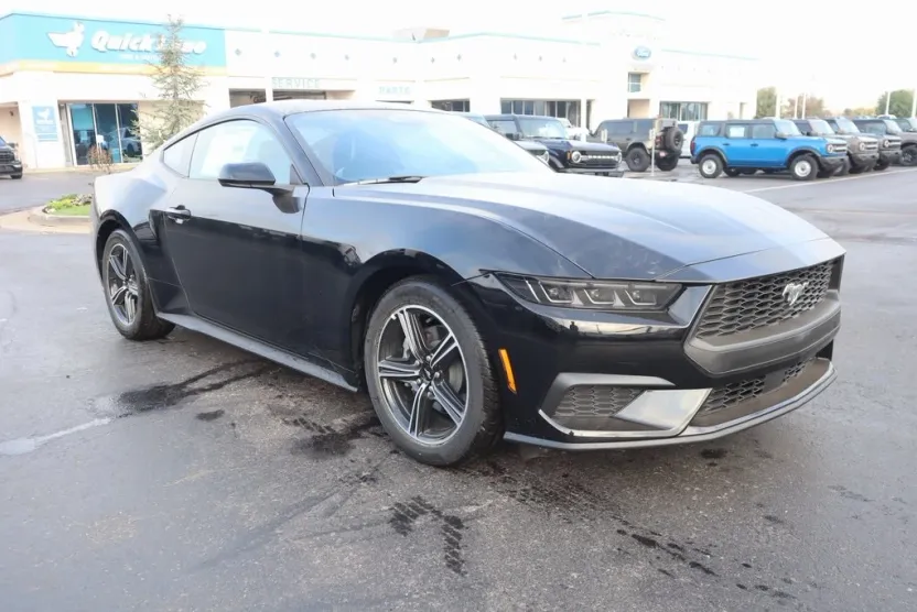 2025 Ford Mustang EcoBoost photo 1