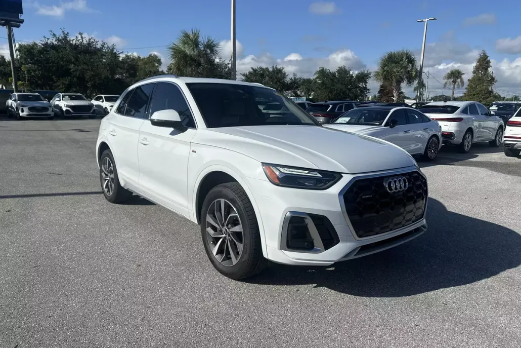 2022 Audi Q5 S line Premium Plus photo 1