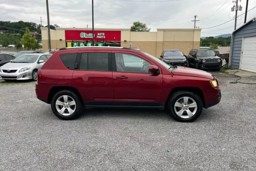 2014 Jeep Compass Latitude photo 1