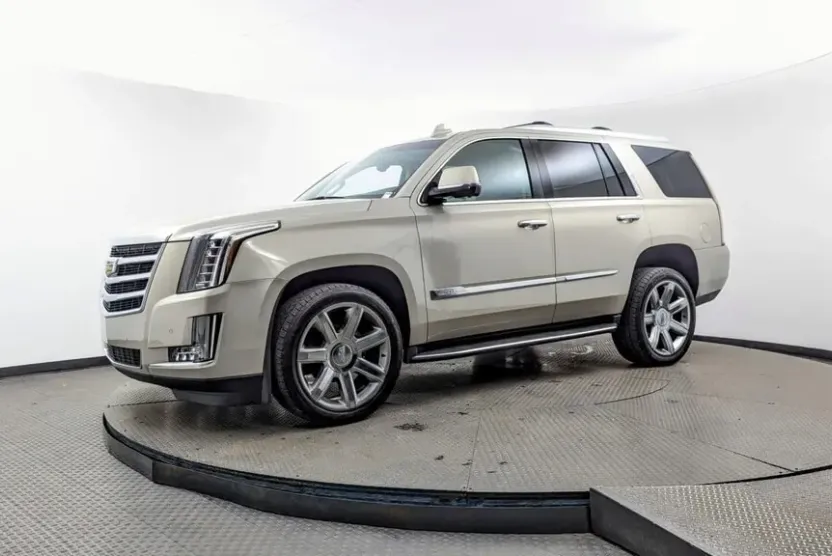 2016 Cadillac Escalade Luxury photo 1