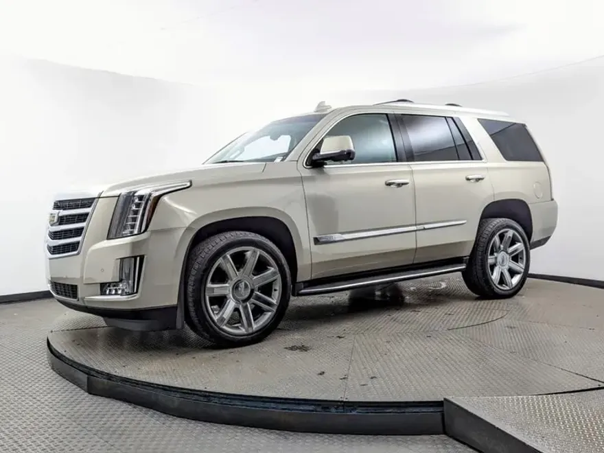 2016 Cadillac Escalade Luxury photo 1