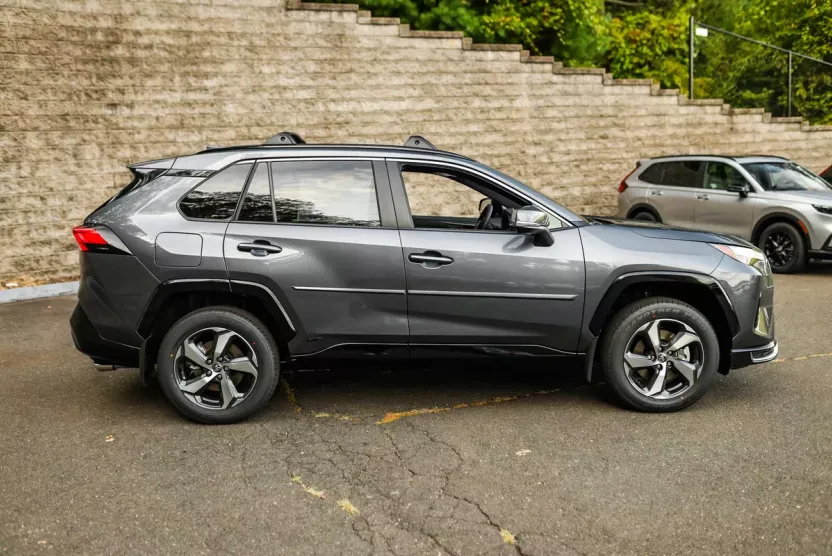 2025 Toyota RAV4 SE Hybrid photo 1