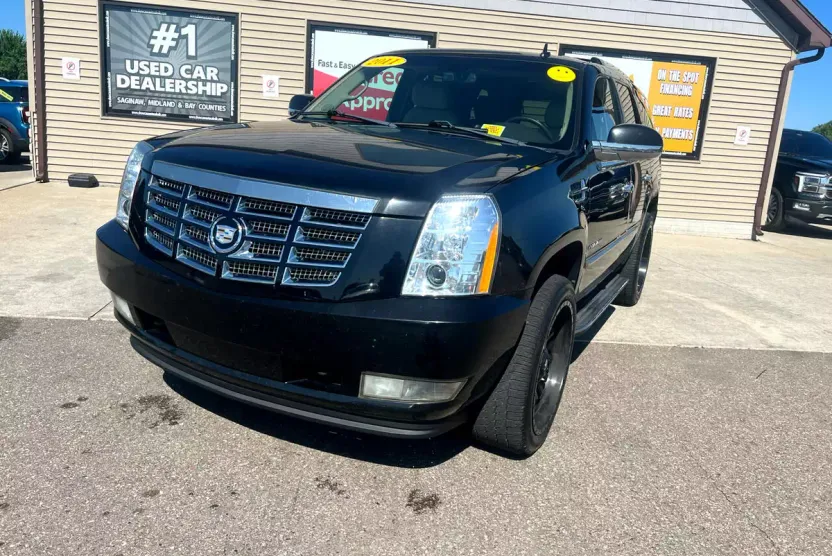 2011 Cadillac Escalade Luxury photo 1