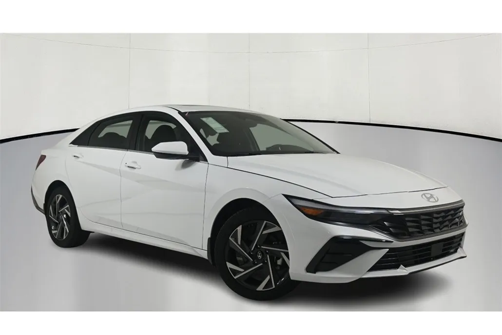 2025 Hyundai Elantra SEL Convenience photo 1