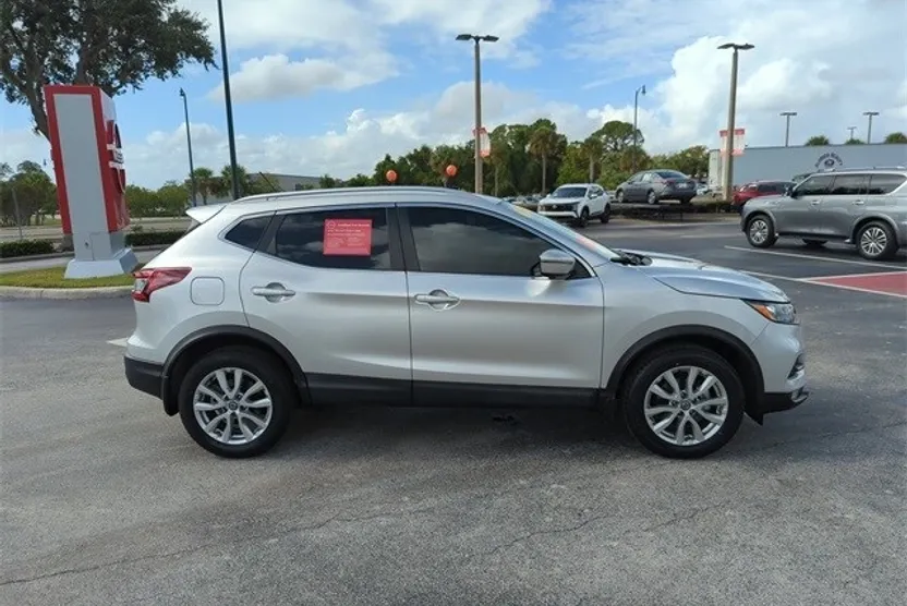 2022 Nissan Rogue Sport SV photo 1