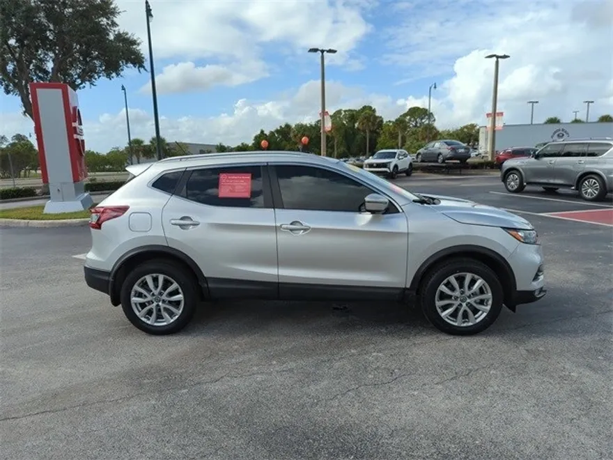 2022 Nissan Rogue Sport SV photo 1