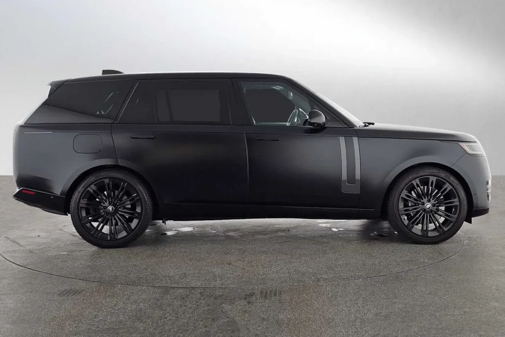 2023 Land Rover Range Rover SE photo 1