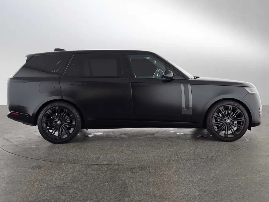 2023 Land Rover Range Rover SE photo 1