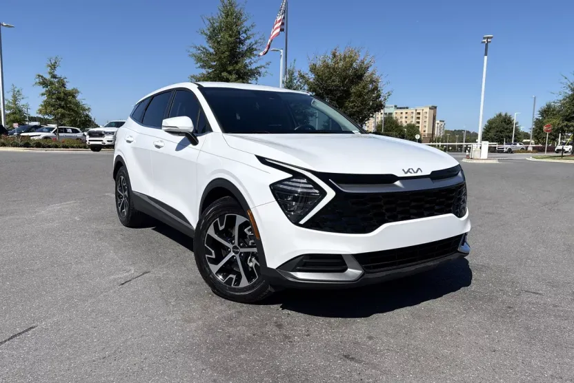 2025 Kia Sportage EX photo 1