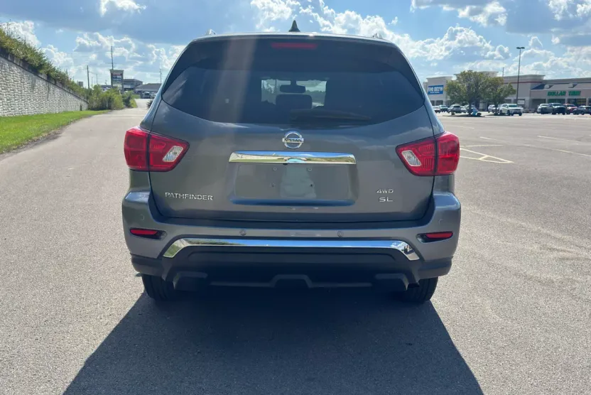 2020 Nissan Pathfinder SL photo 1