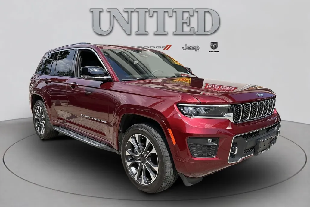 2023 Jeep Grand Cherokee Overland photo 1