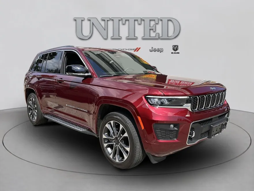 2023 Jeep Grand Cherokee Overland photo 1