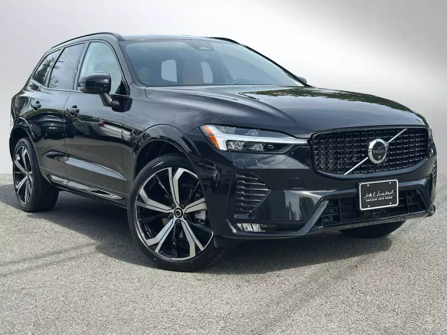 2025 Volvo XC60 B5 photo 1