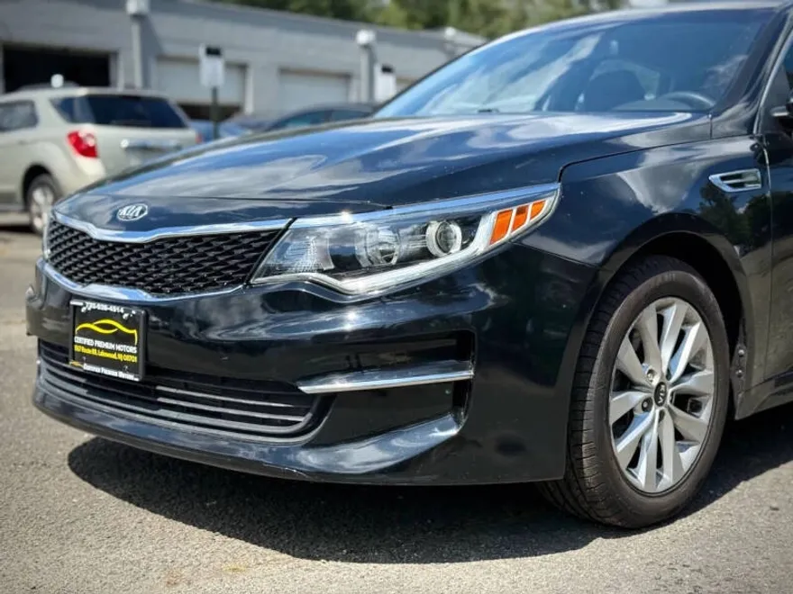 2018 Kia Optima LX photo 1