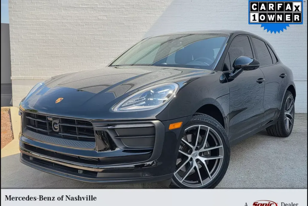 2023 Porsche Macan T photo 1