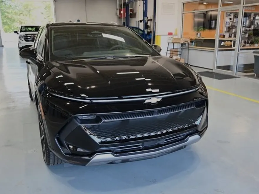 2025 Chevrolet Equinox EV 1LT photo 1