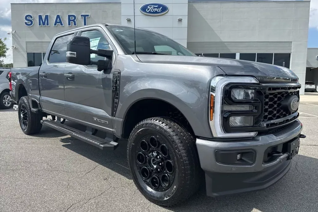 2025 Ford F-350 Lariat photo 1