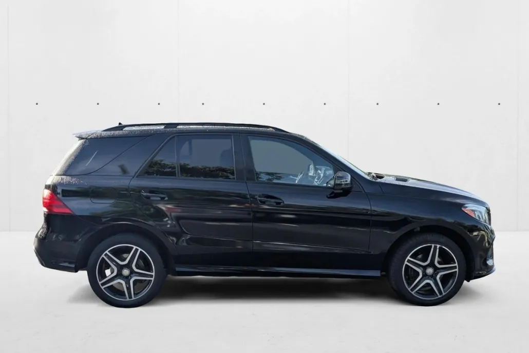 2016 Mercedes Benz GLE 300d 4MATIC photo 1