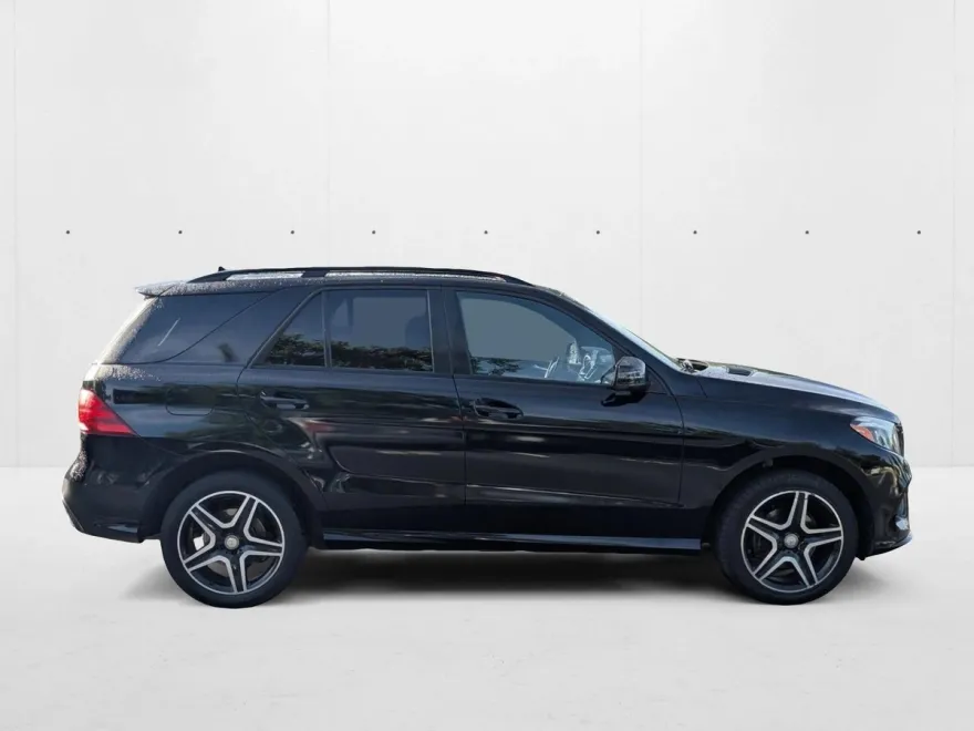2016 Mercedes Benz GLE 300d 4MATIC photo 1