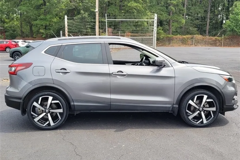 2020 Nissan Rogue Sport SL photo 1
