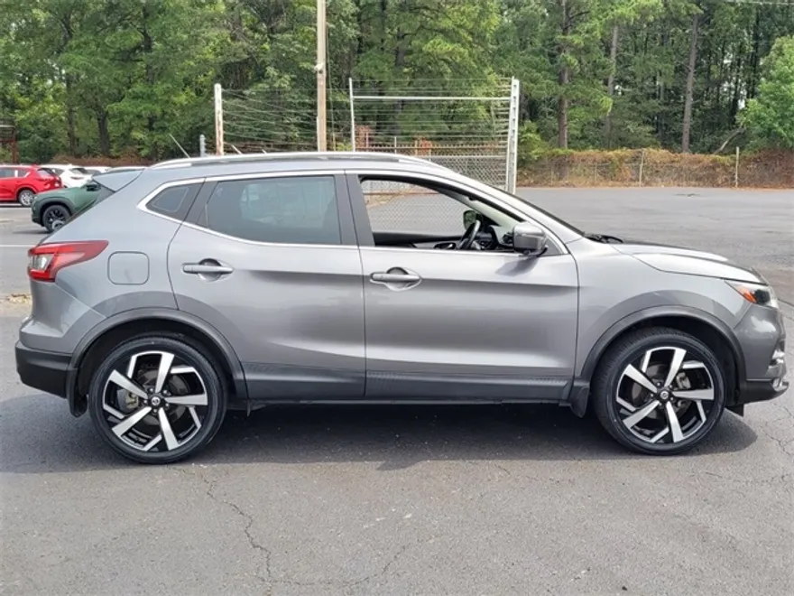 2020 Nissan Rogue Sport SL photo 1