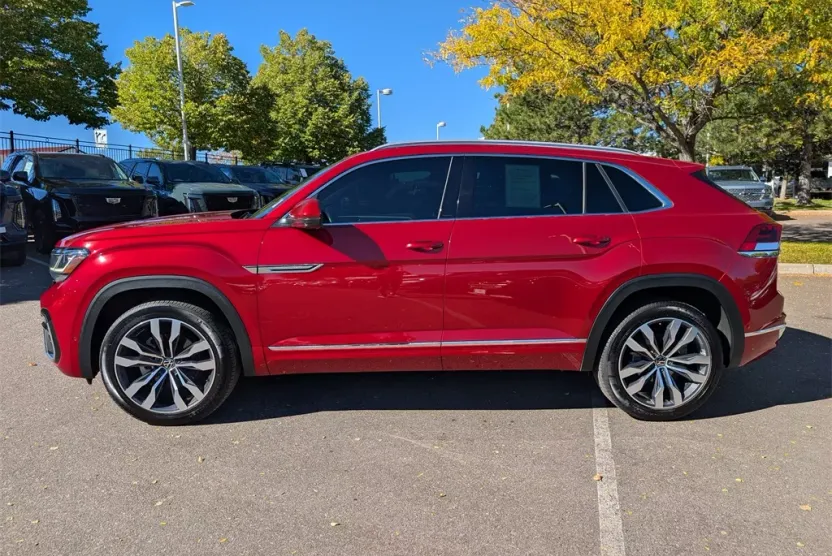 2022 Volkswagen Atlas Cross Sport V6 SEL Premium R-Line photo 1