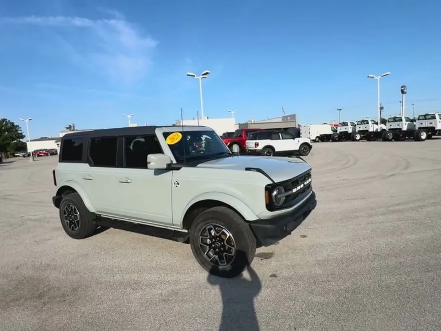 2023 Ford Bronco Outer Banks photo 1