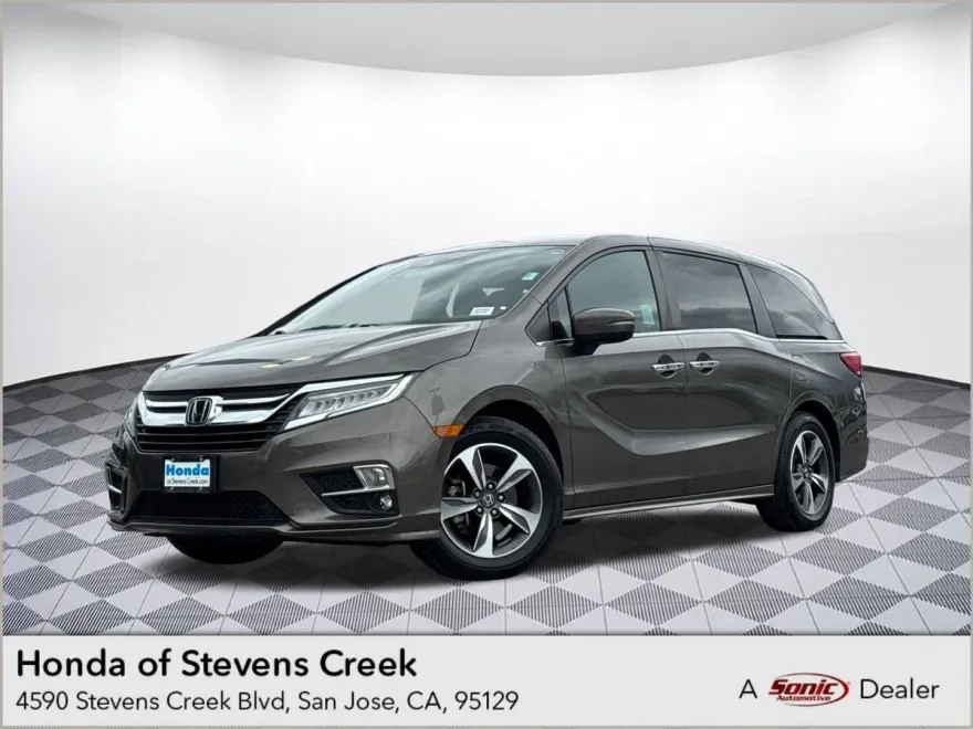 2018 Honda Odyssey Touring photo 1