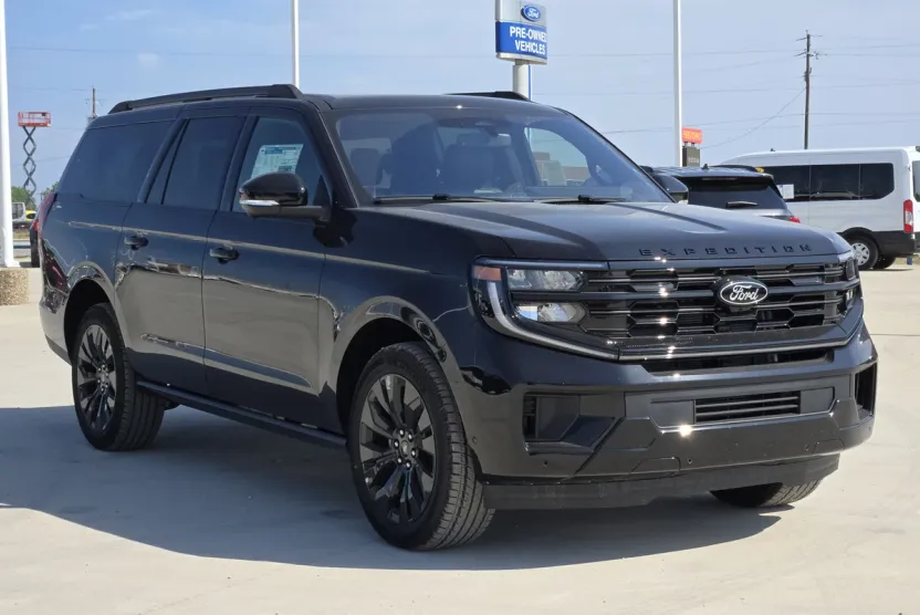 2025 Ford Expedition MAX Platinum photo 1