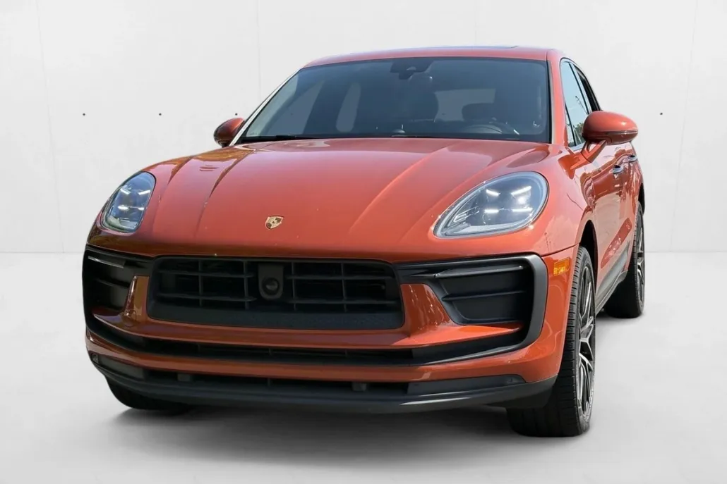 2023 Porsche Macan T photo 1