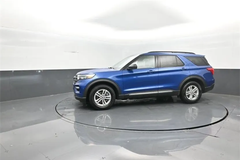 2022 Ford Explorer XLT photo 1
