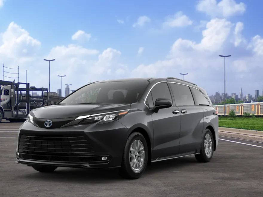 2025 Toyota Sienna XLE photo 1