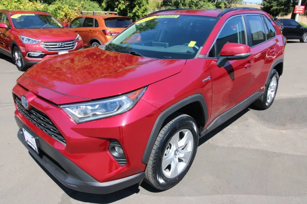 2020 Toyota RAV4 Hybrid XLE photo 1