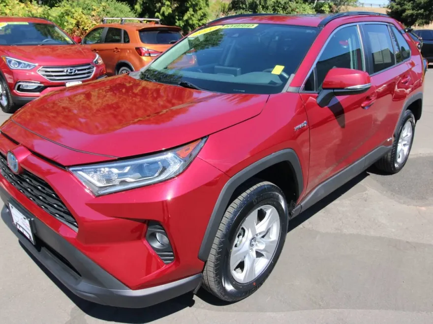 2020 Toyota RAV4 Hybrid XLE photo 1