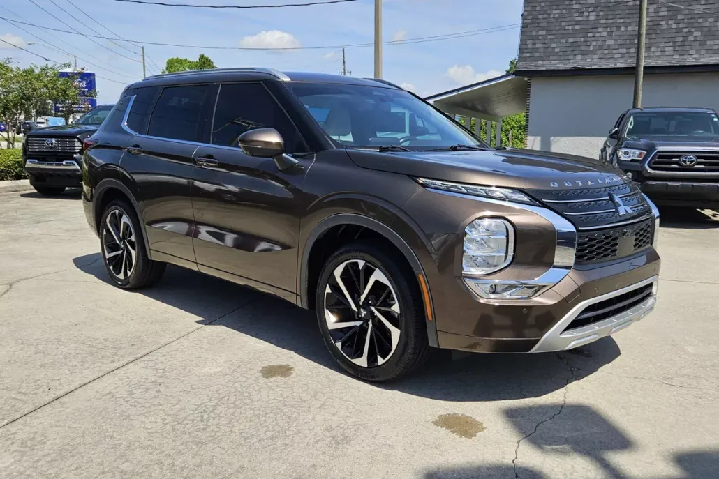 2022 Mitsubishi Outlander SEL photo 1