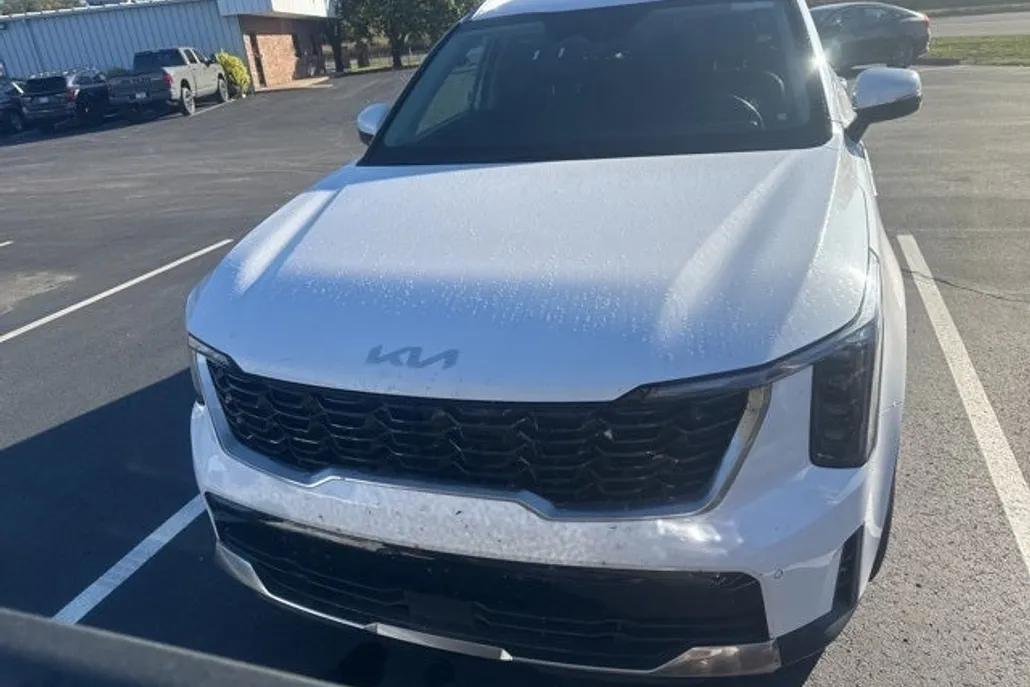2024 Kia Sorento S photo 1