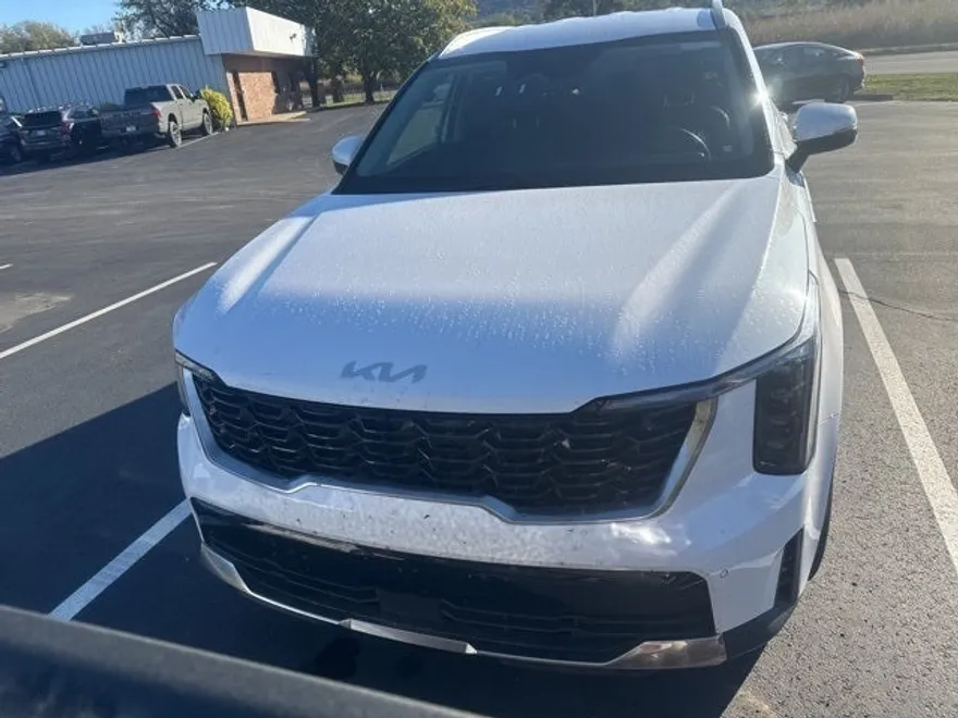 2024 Kia Sorento S photo 1