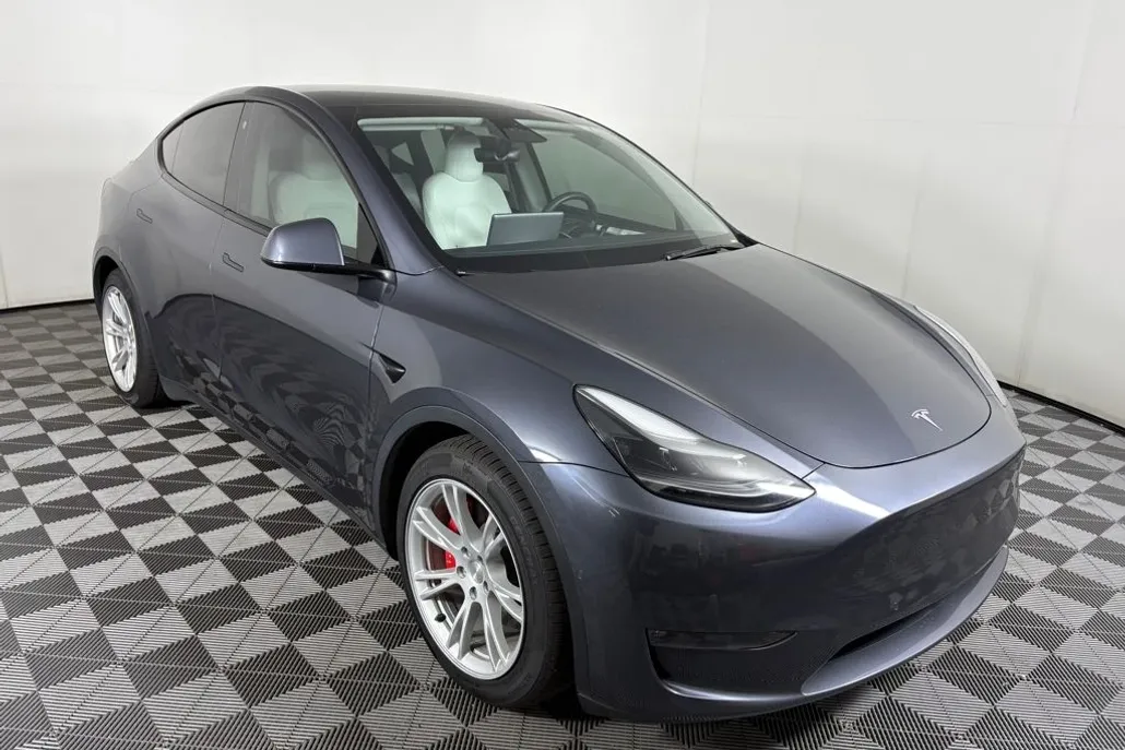 2023 Tesla Model Y Performance photo 1