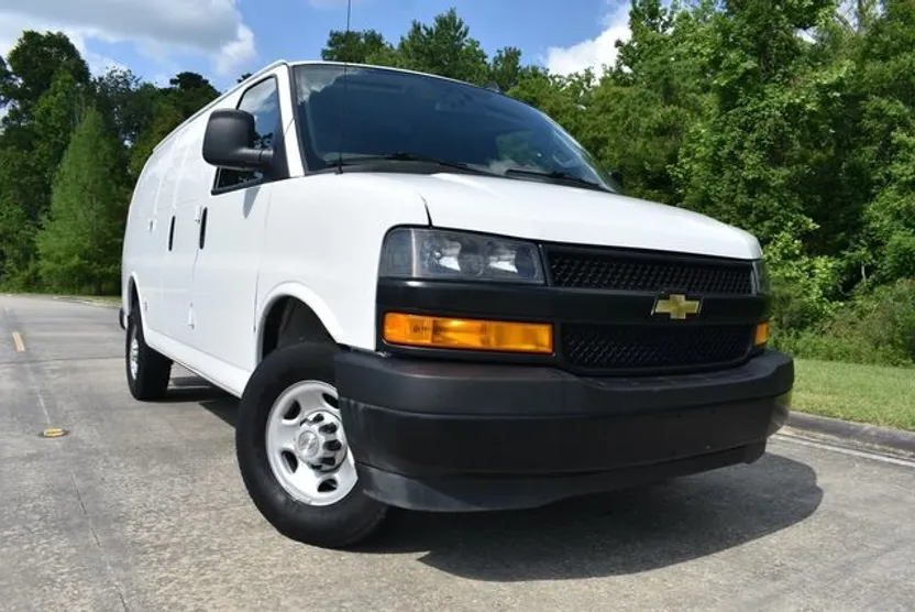 2024 Chevrolet Express 2500 Cargo photo 1