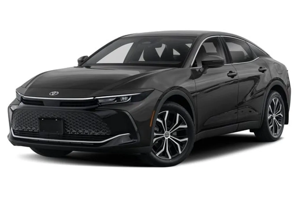 2023 Toyota Crown XLE photo 1