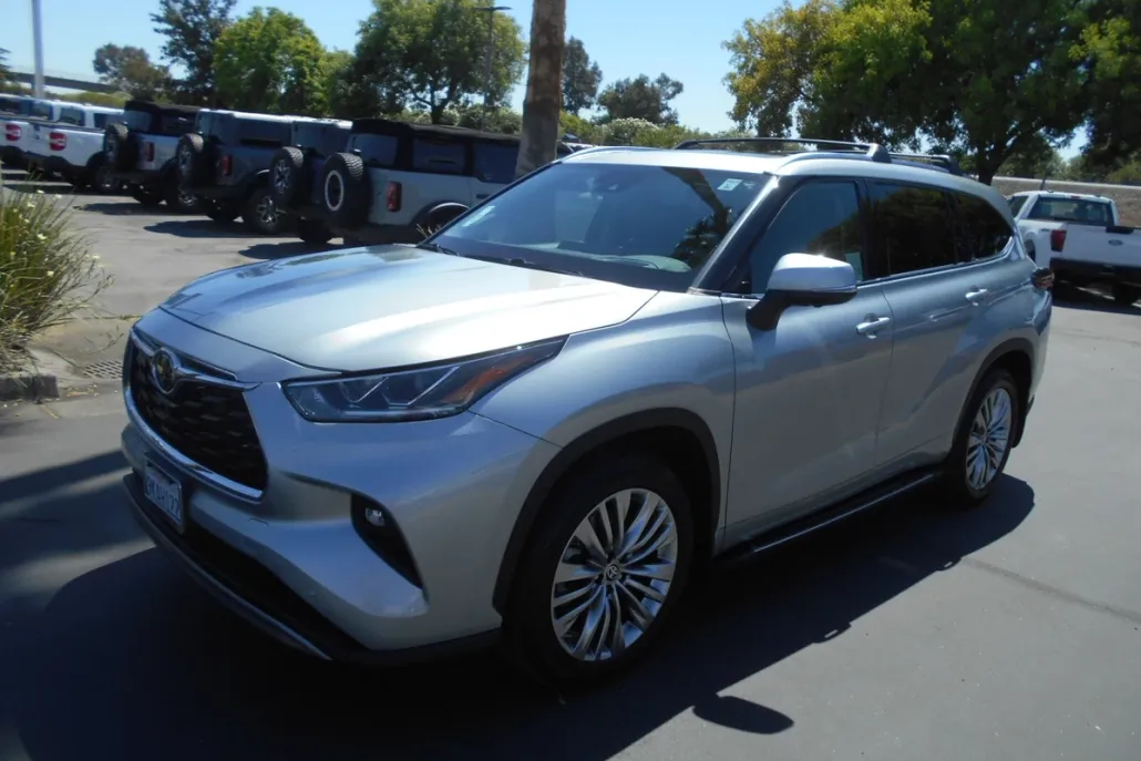 2023 Toyota Highlander Limited Platinum XLE XSE photo 1